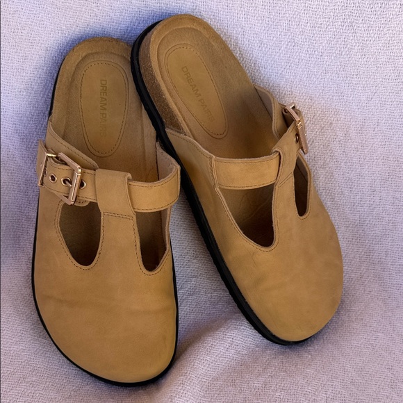 Women’s 8 Dream Pairs Apricot Tan Slip-On Mule Clog Gold Buckle Faux Suede - Picture 2 of 10